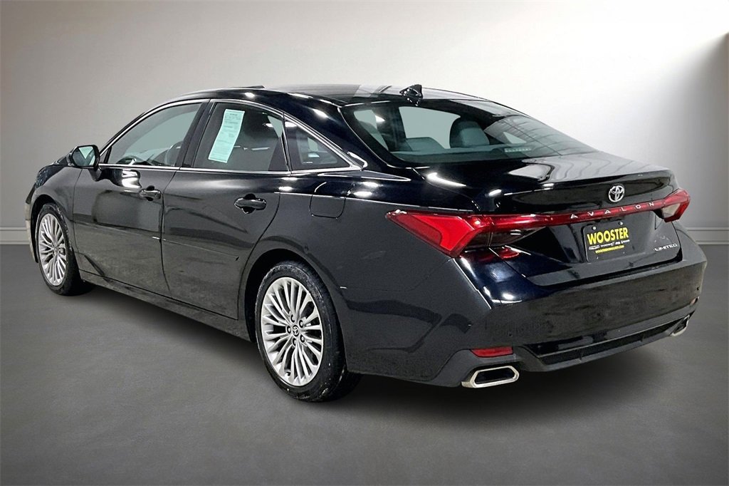 Used 2020 Toyota Avalon Limited image 4