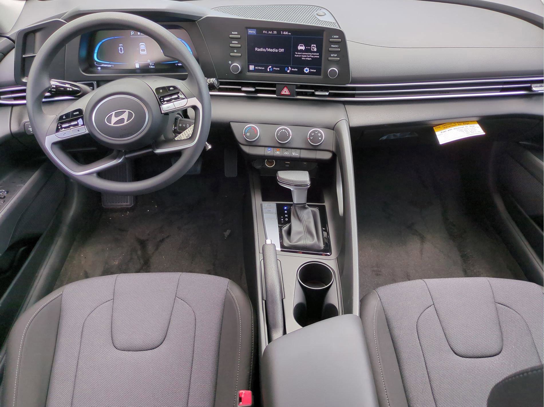 New 2025 Hyundai Elantra SE FWD image 14