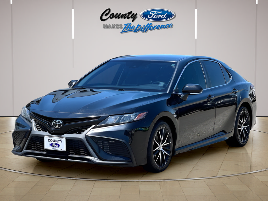 Used 2022 Toyota Camry SE FWD image 2