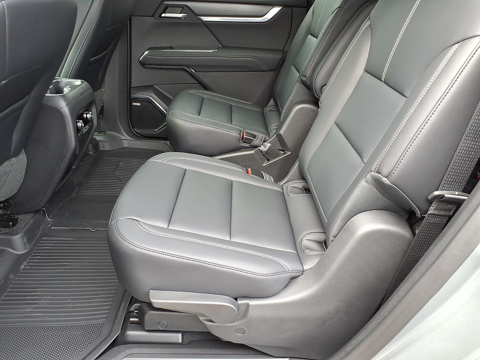 New 2027 GMC Acadia Elevation w/ Elevation Premium Package AWD/4WD image 12