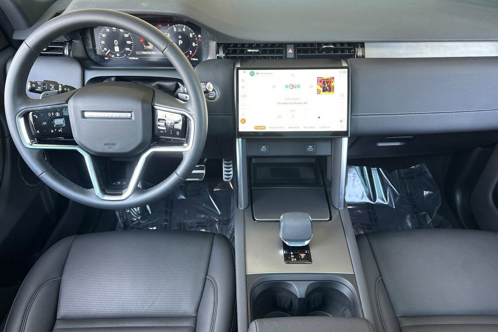 Certified 2025 Land Rover Discovery Sport Dynamic SE AWD/4WD image 16
