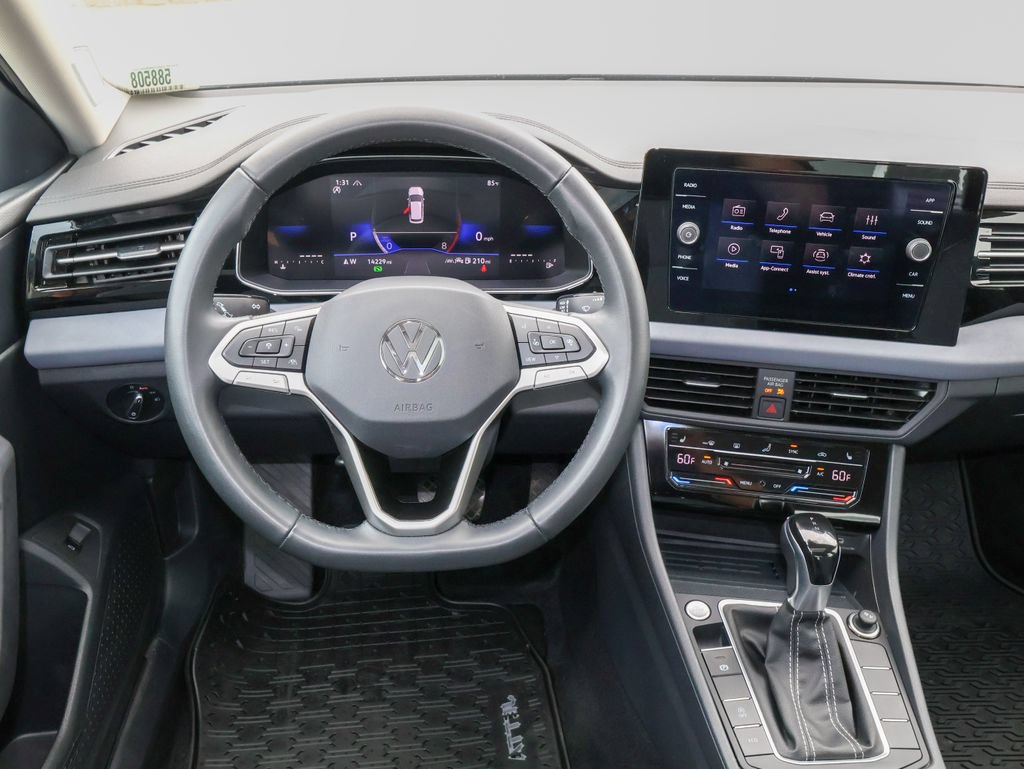 Certified 2026 Volkswagen Jetta SE w/ Black Wheel Package FWD image 17