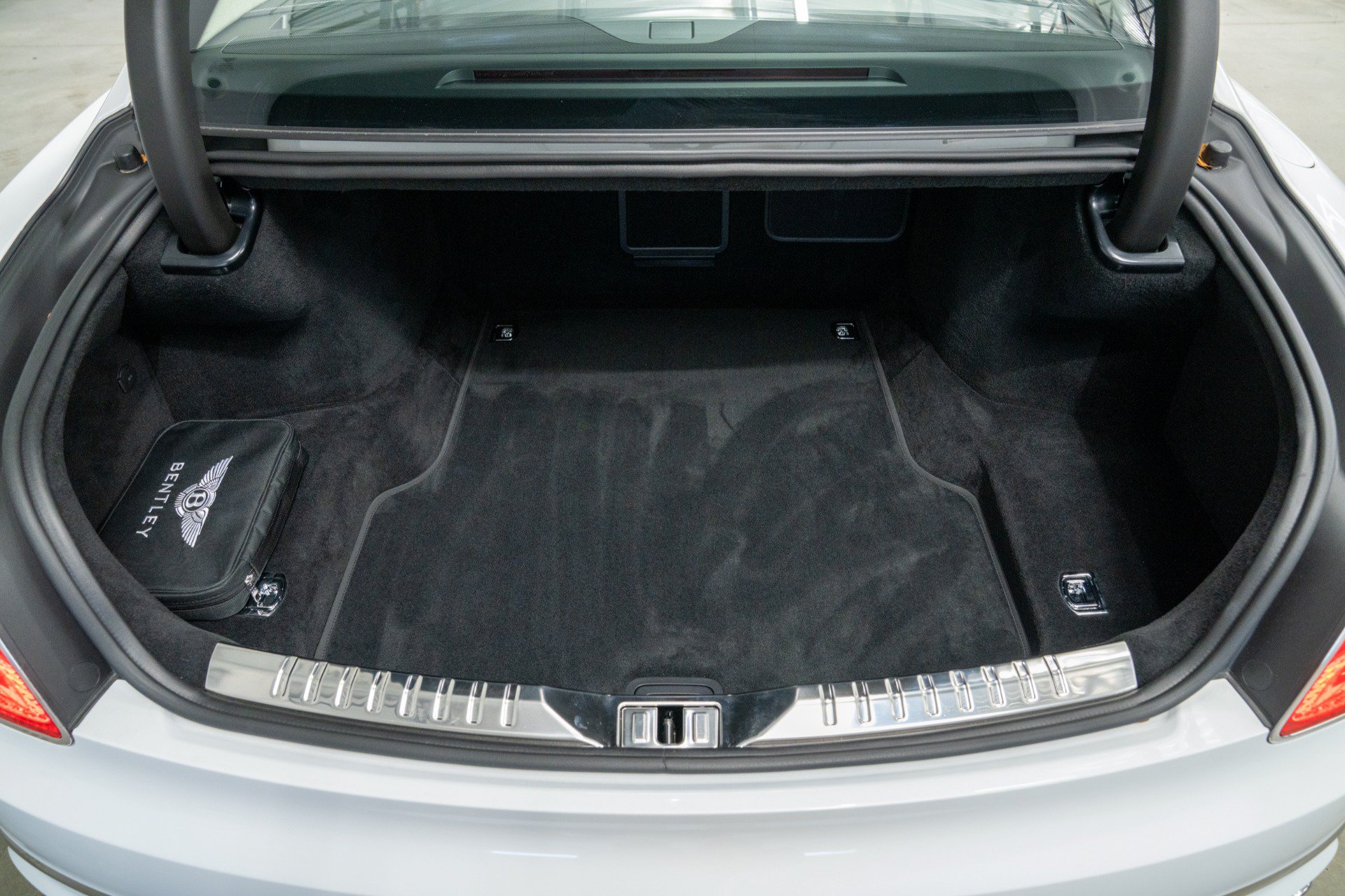 Used 2024 Bentley Flying Spur V8 AWD/4WD image 18