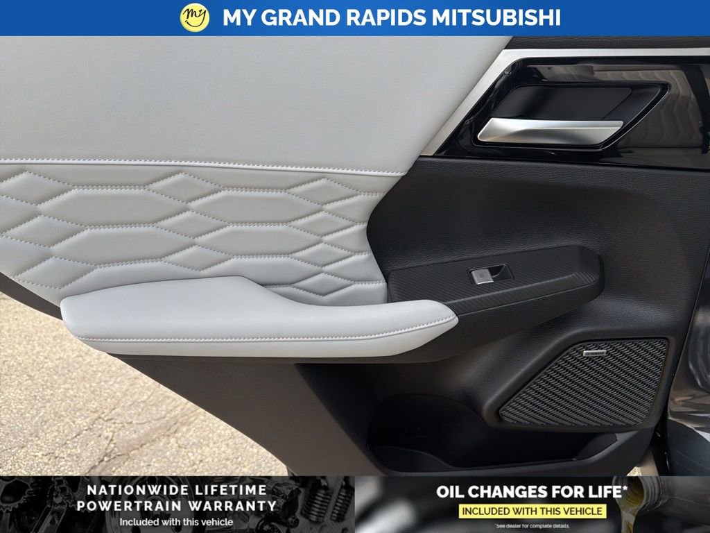 New 2026 Mitsubishi Outlander SEL image 23