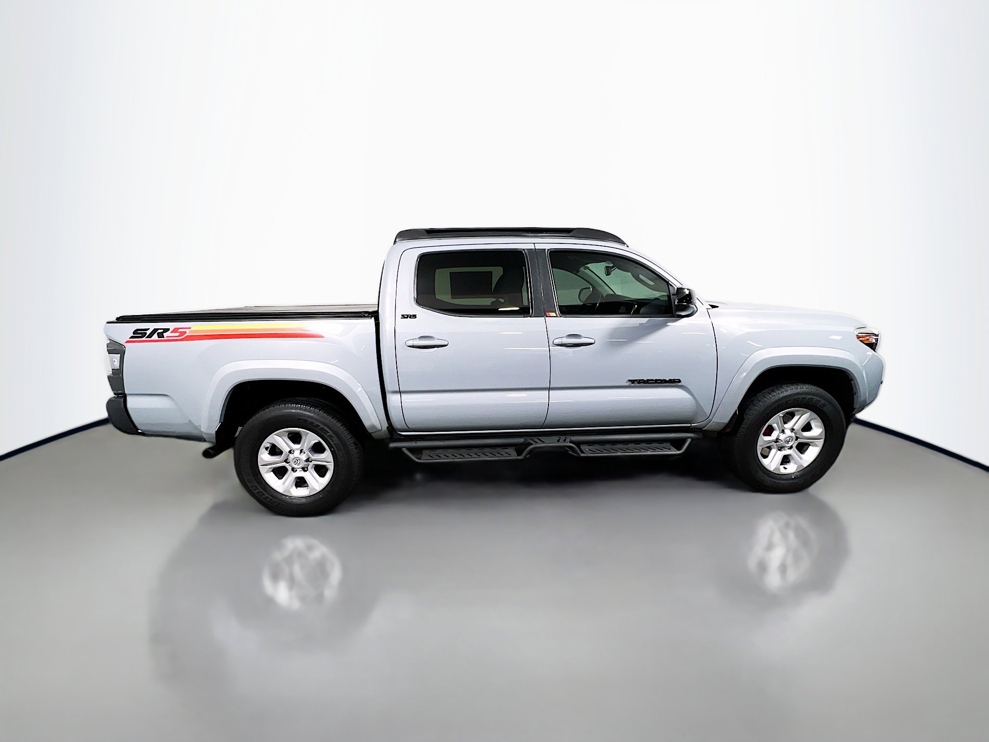 Used 2019 Toyota Tacoma SR5 RWD image 3