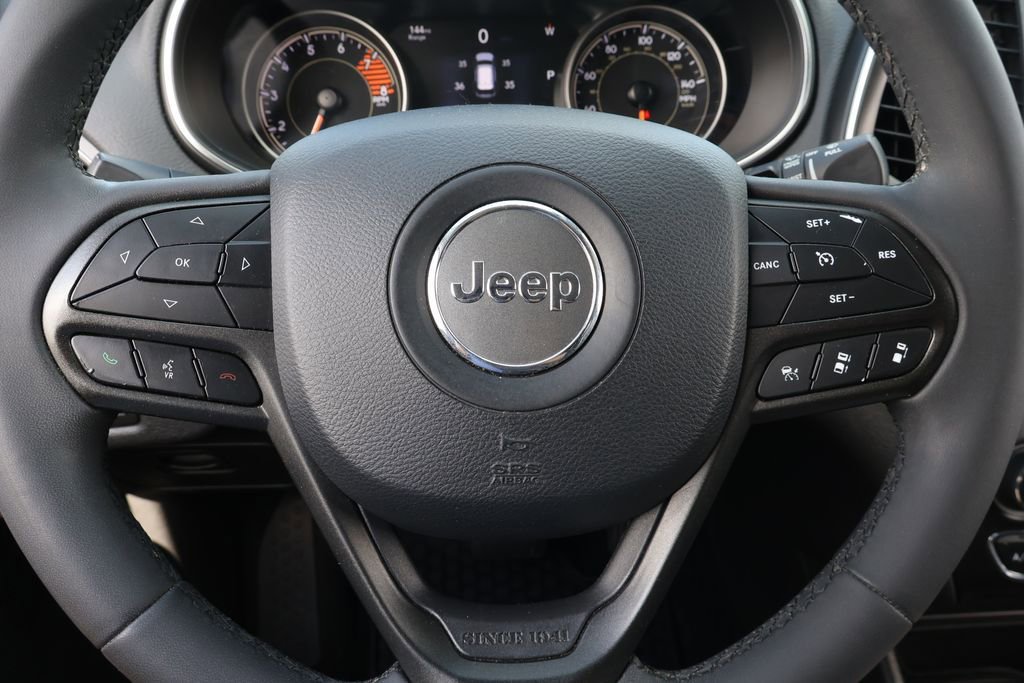 Used 2020 Jeep Cherokee Trailhawk w/ Technology Group AWD/4WD image 18