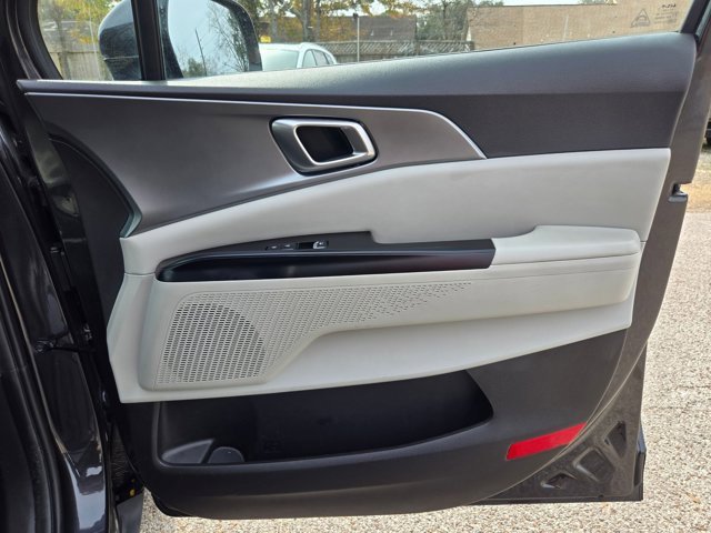 Used 2024 Kia Carnival LX image 27