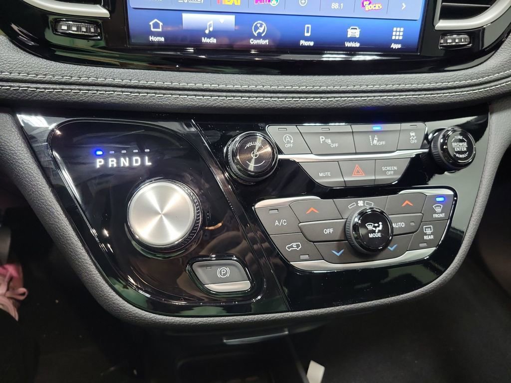 New 2026 Chrysler Pacifica Select w/ S Appearance Package AWD/4WD image 16