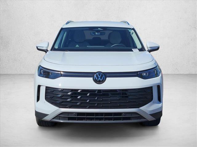 Used 2025 Volkswagen Tiguan SE FWD image 3