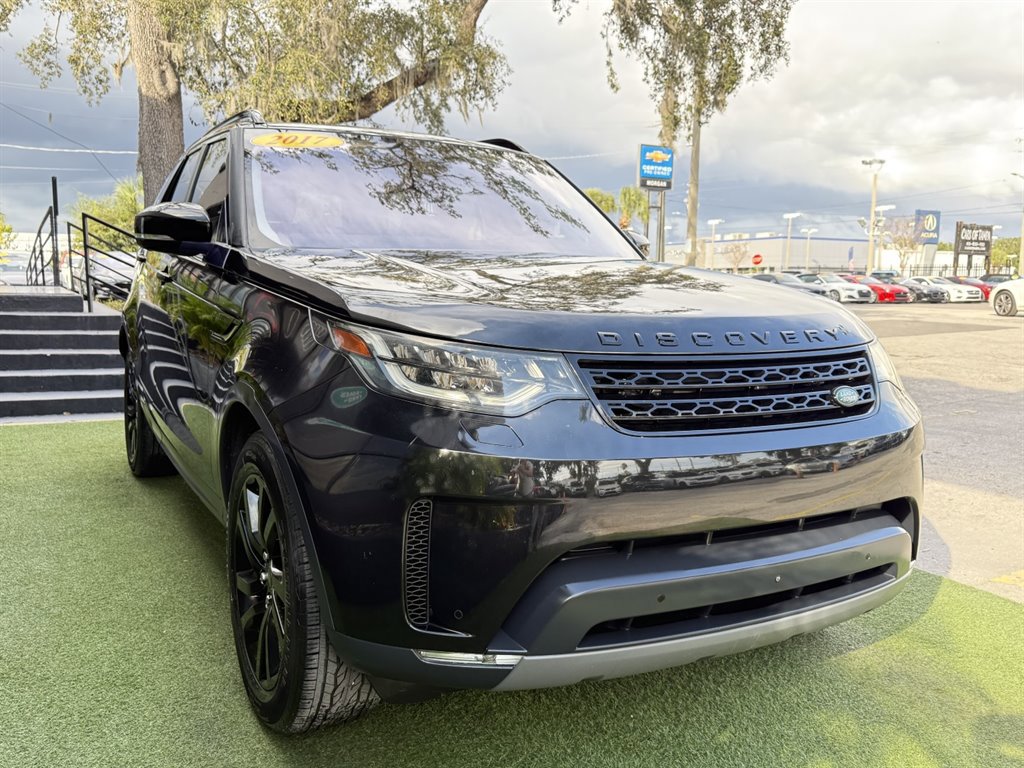 Used 2017 Land Rover Discovery HSE AWD/4WD image 3