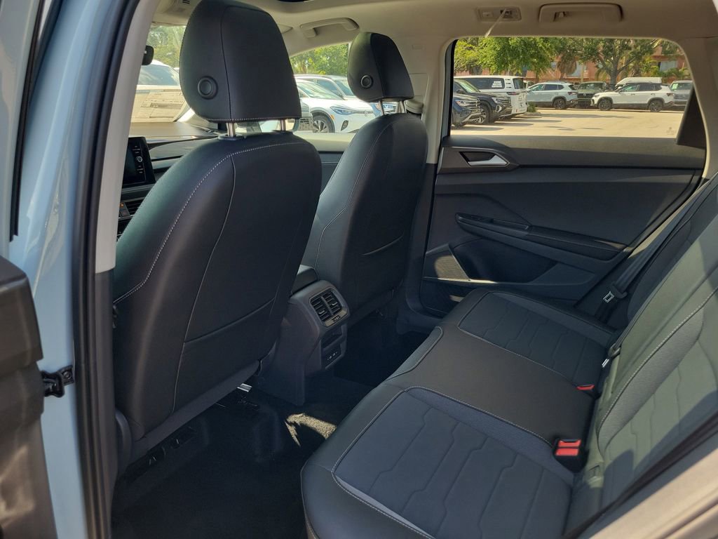 New 2026 Volkswagen Taos SE FWD image 5