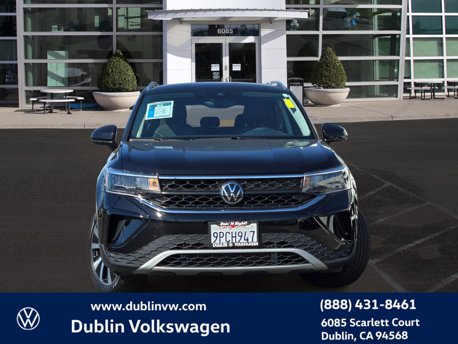 Certified 2024 Volkswagen Taos SE FWD image 2
