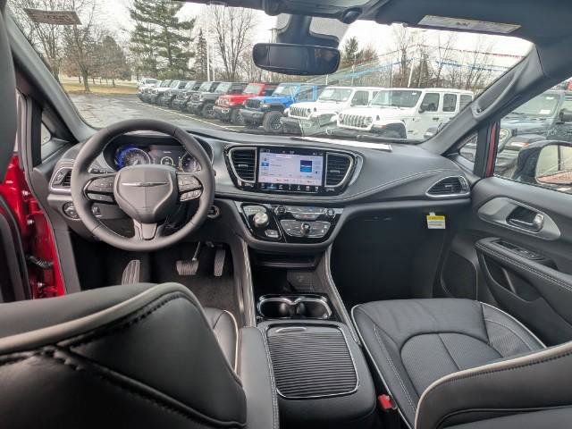 New 2026 Chrysler Pacifica Limited w/ S Appearance Package image 11