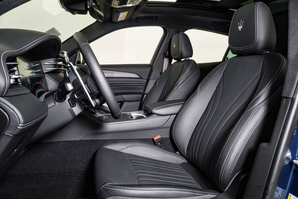 Certified 2025 Maserati Grecale Modena AWD/4WD image 18
