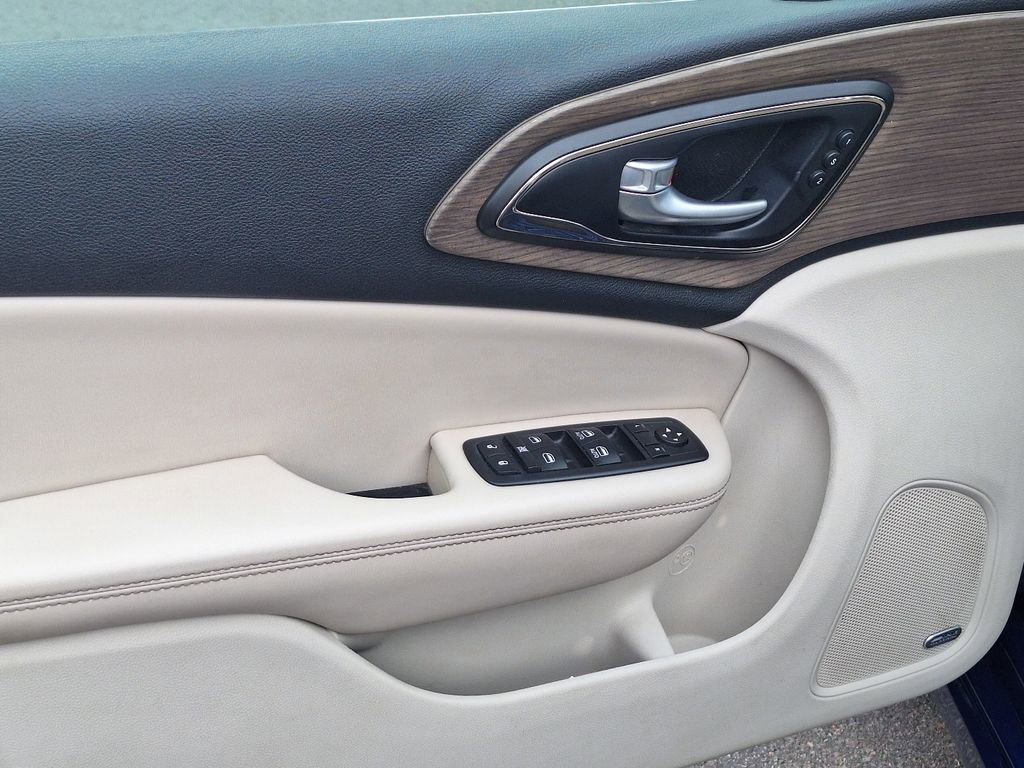 Used 2016 Chrysler 200 C w/ Premium Group AWD/4WD image 9