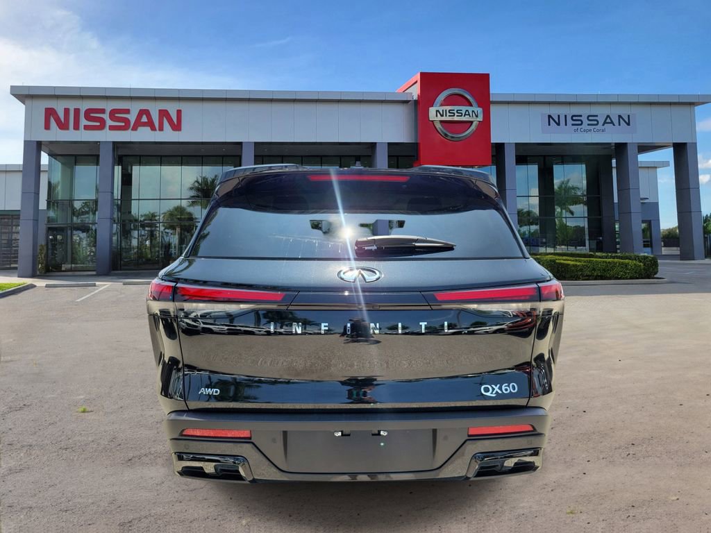 Used 2024 INFINITI QX60 Pure AWD/4WD image 3