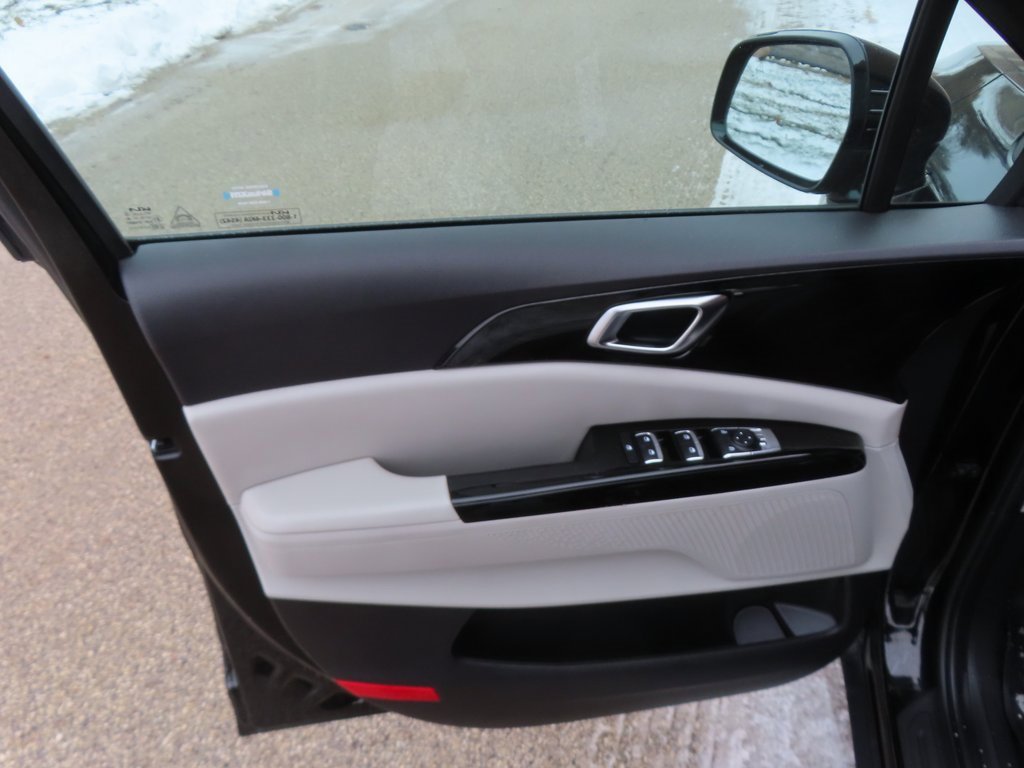 Certified 2024 Kia Carnival EX image 28