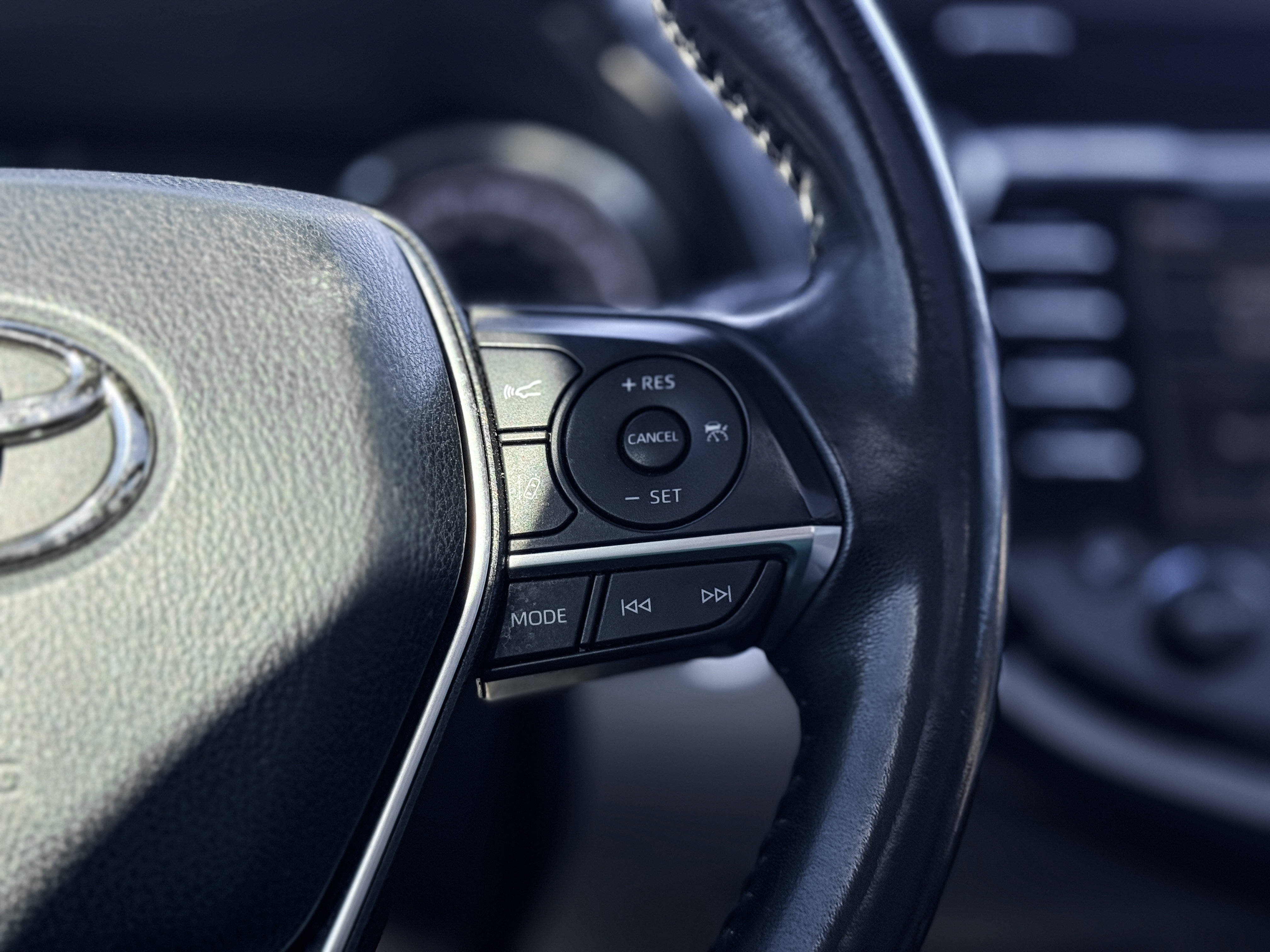 Used 2018 Toyota Camry XLE image 12