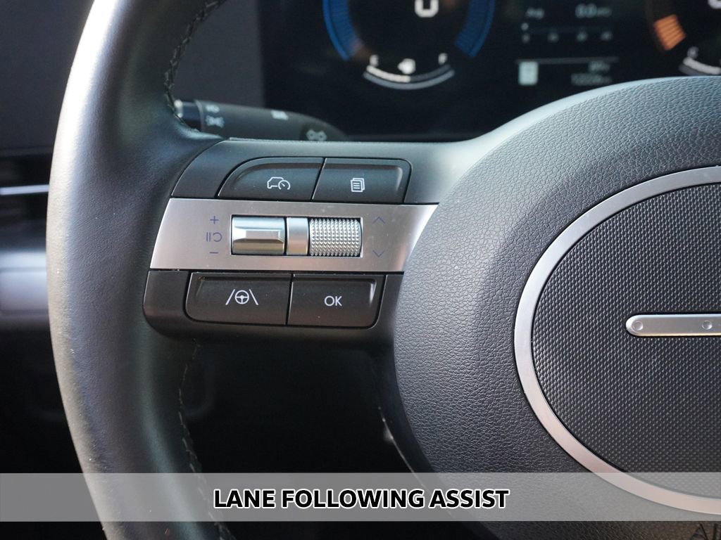 Used 2025 Hyundai Kona SEL AWD/4WD image 3