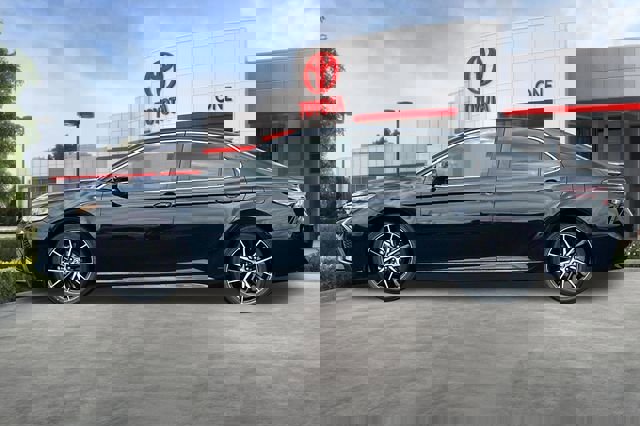 Certified 2024 Toyota Camry SE FWD image 9