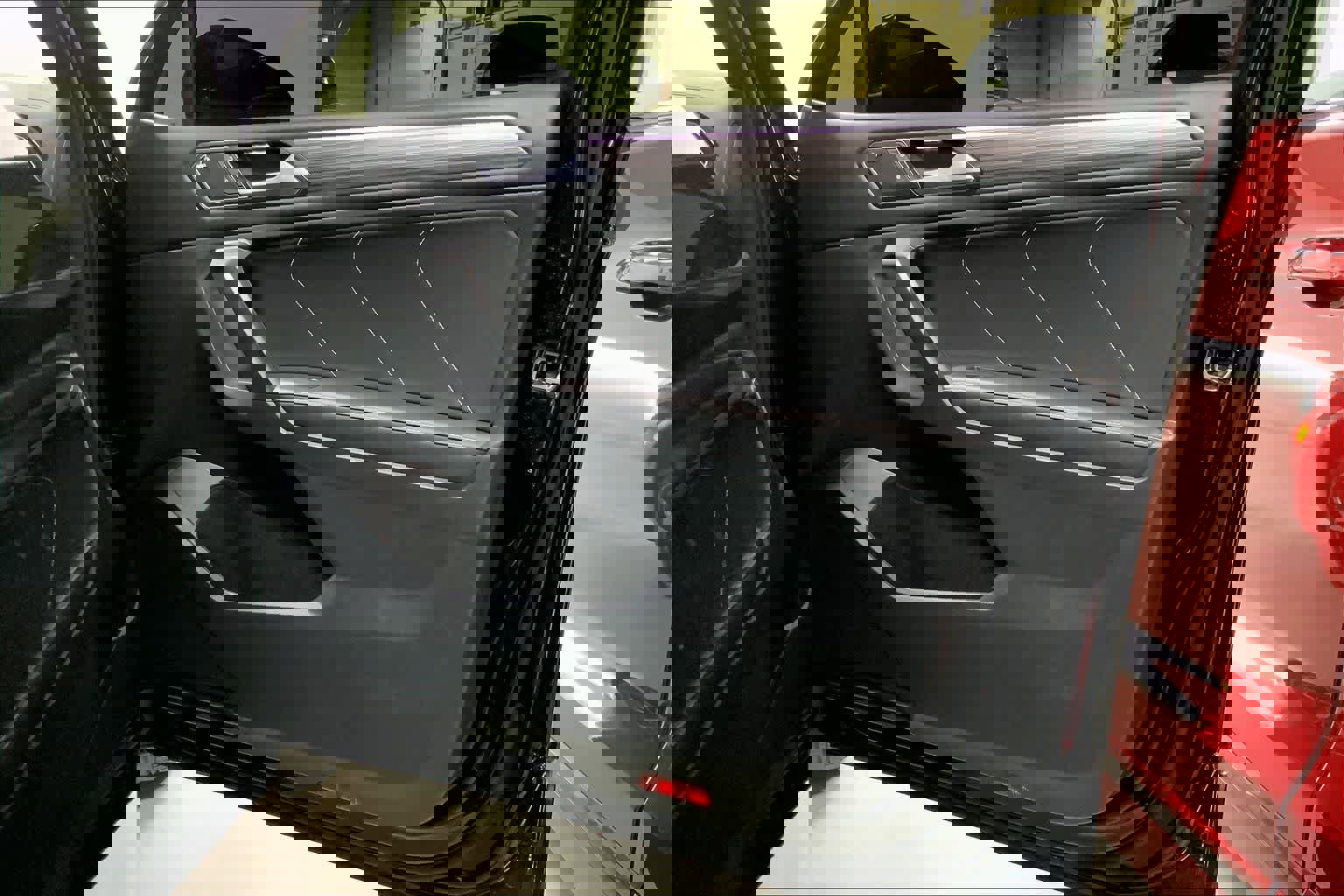 Used 2023 Volkswagen Tiguan SEL R-Line image 27