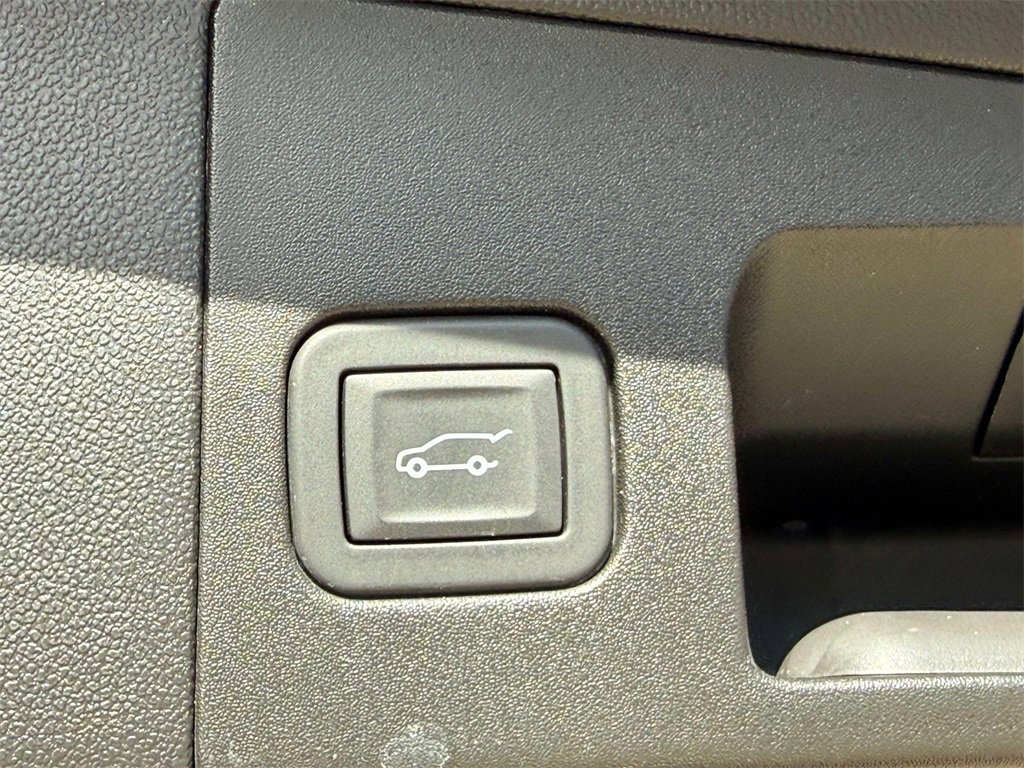 Used 2025 Cadillac XT5 Premium Luxury image 18