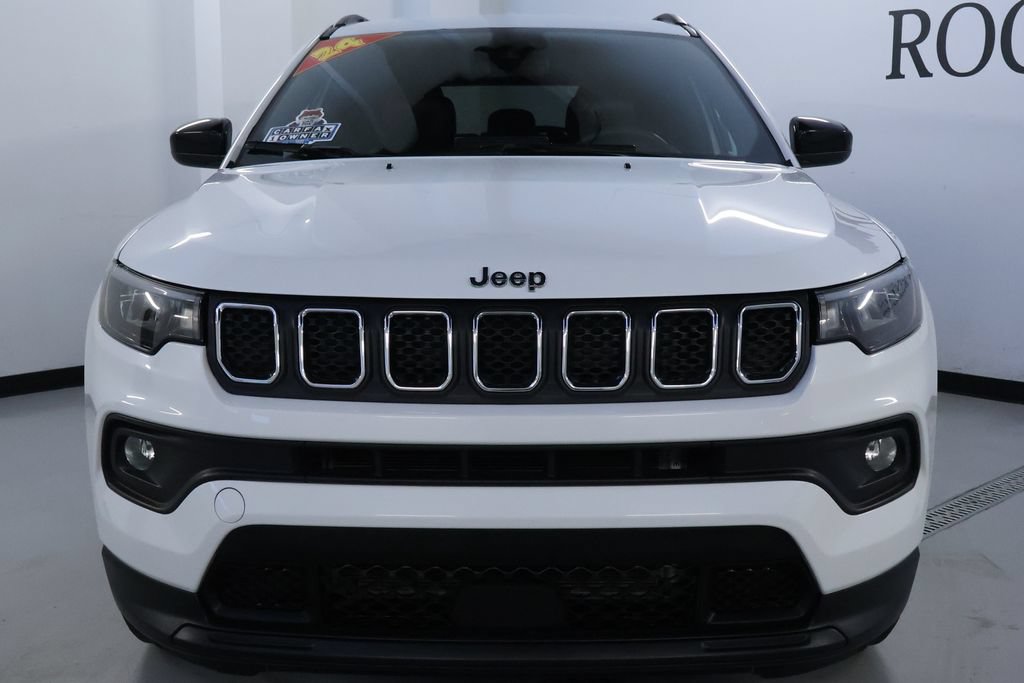 Used 2024 Jeep Compass Latitude AWD/4WD image 2