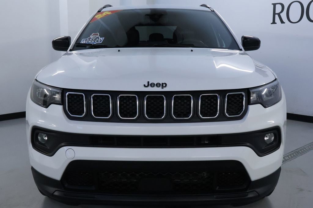 Used 2024 Jeep Compass Latitude AWD/4WD image 2