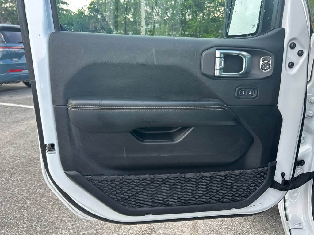 Used 2025 Jeep Wrangler Unlimited Sahara AWD/4WD image 35