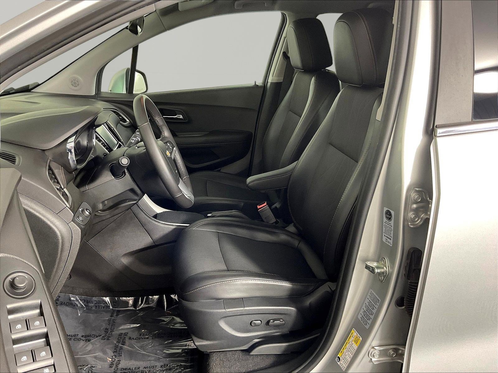 Used 2017 Chevrolet Trax LT w/ LT Convenience Package FWD image 20