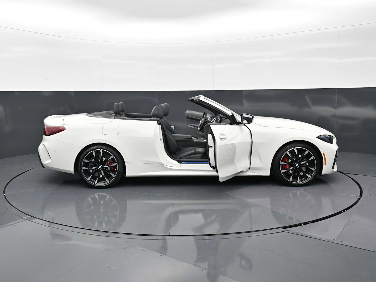 Used 2025 BMW 430i Convertible w/ M Sport Package RWD image 34