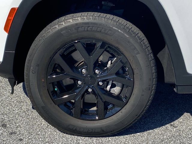 Used 2023 Jeep Grand Cherokee L Limited image 23