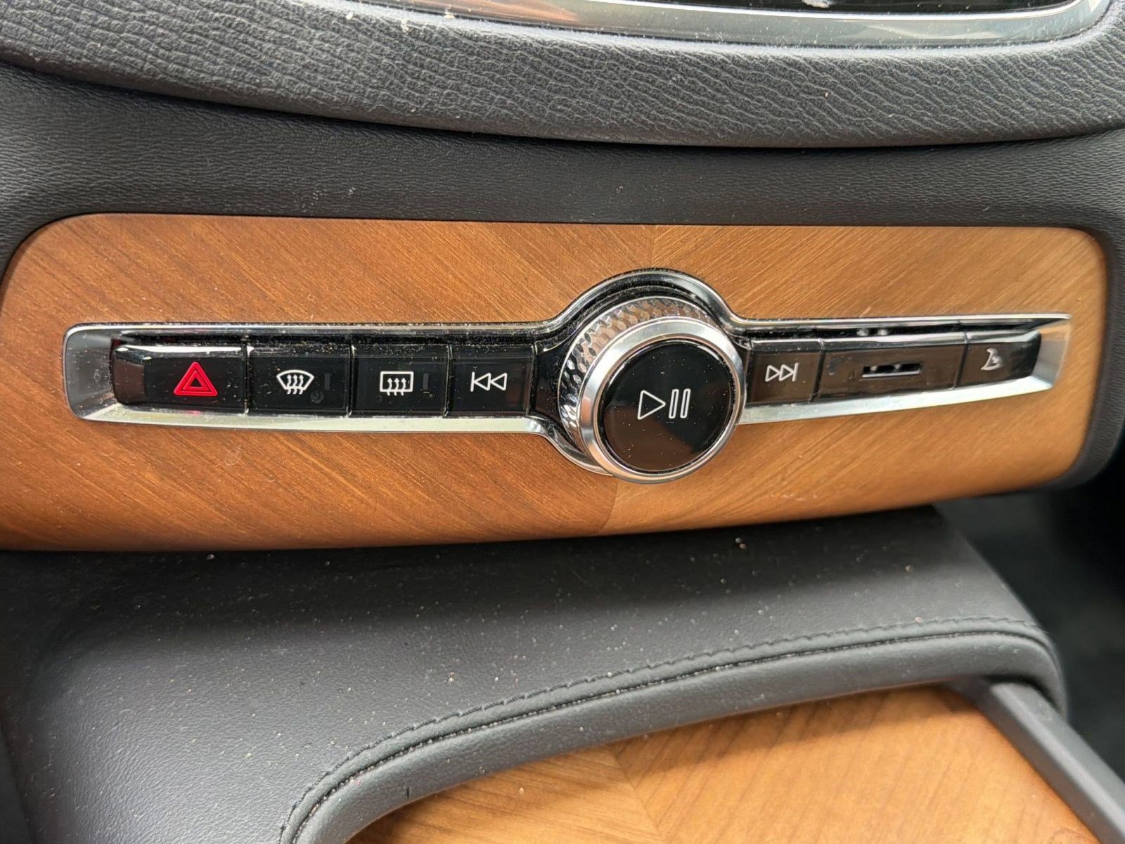 Certified 2024 Volvo XC90 B6 Plus w/ Protection Package Premier AWD/4WD image 18