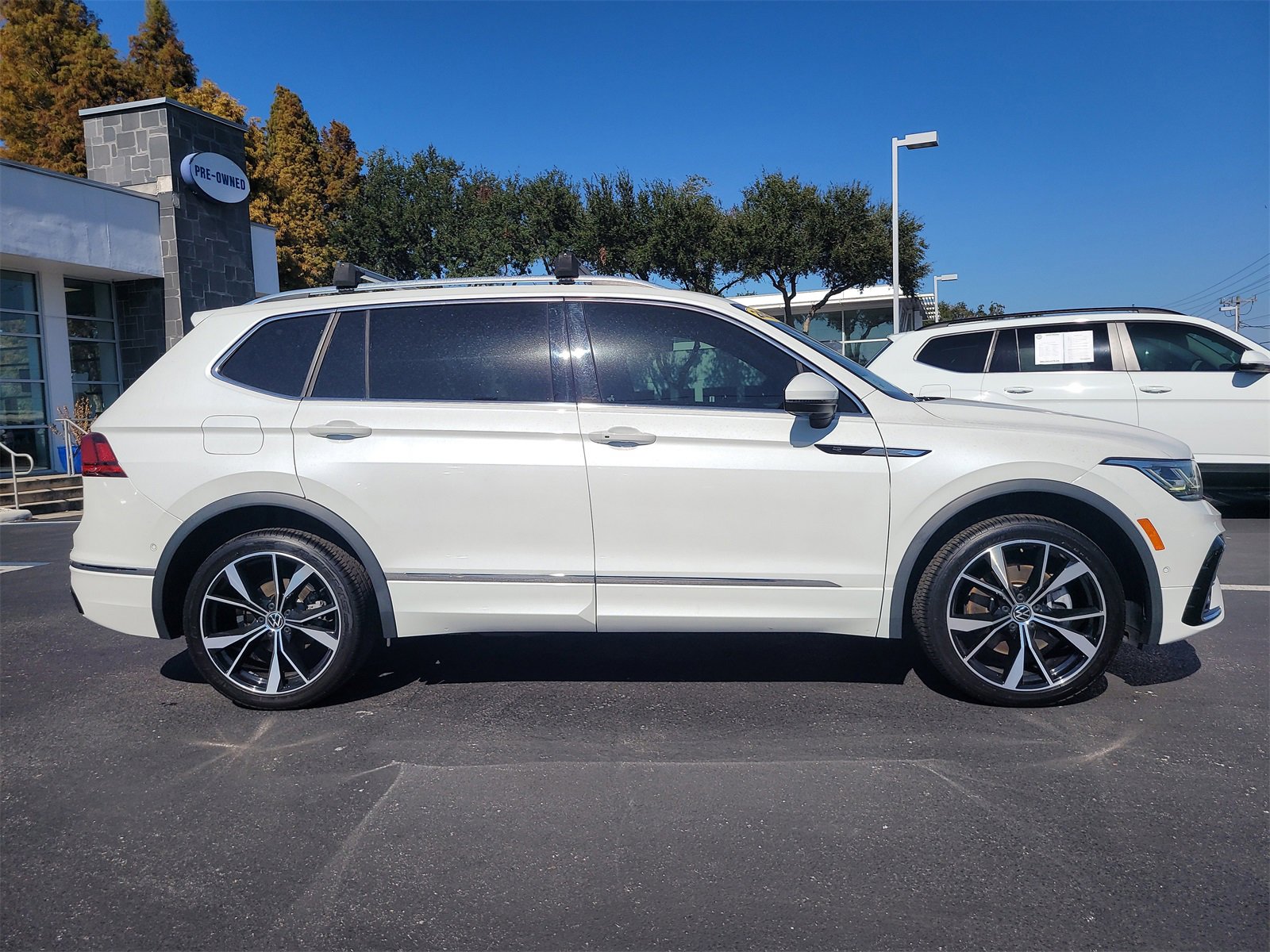 Used 2022 Volkswagen Tiguan SEL R-Line image 5