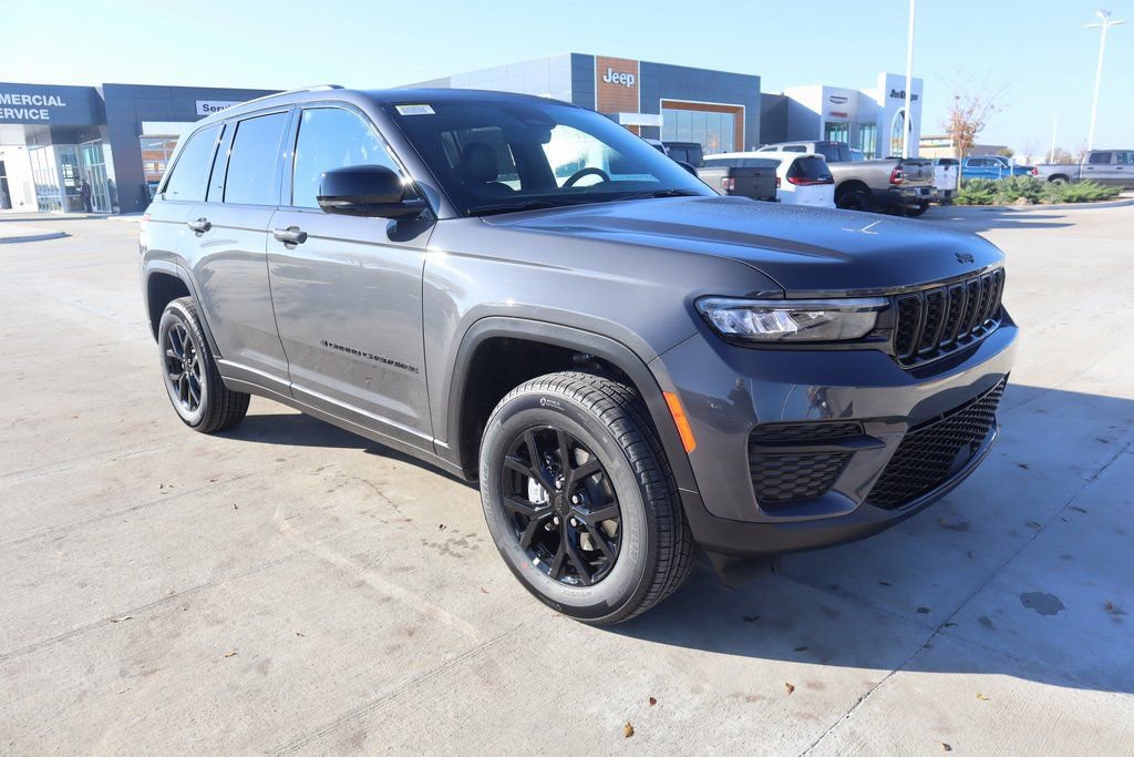 New 2025 Jeep Grand Cherokee Laredo