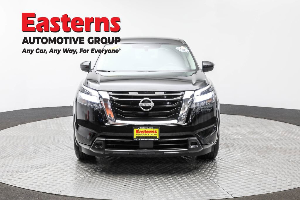 Used 2024 Nissan Pathfinder S image 2