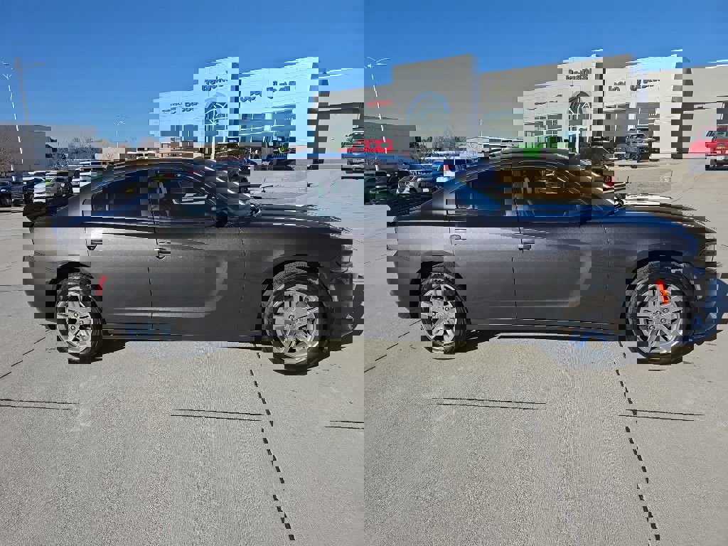 Used 2016 Dodge Charger SXT w/ AWD Plus Group image 4