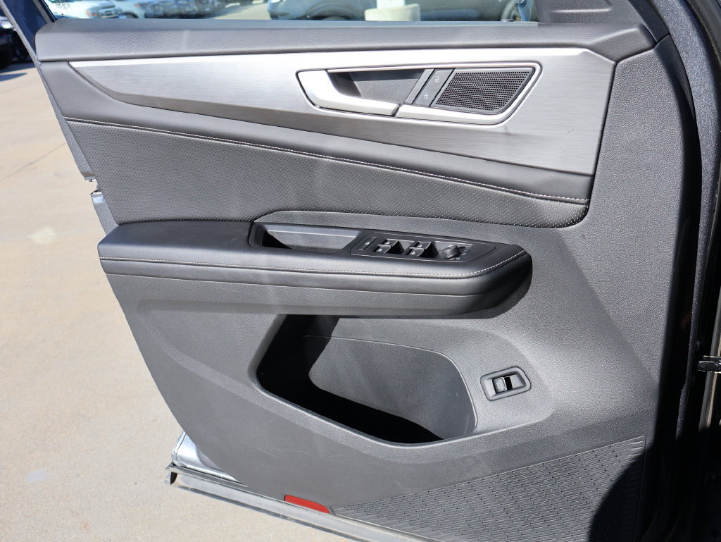 Certified 2024 Volkswagen Atlas Cross Sport SE w/ Panoramic Sunroof Package AWD/4WD image 41