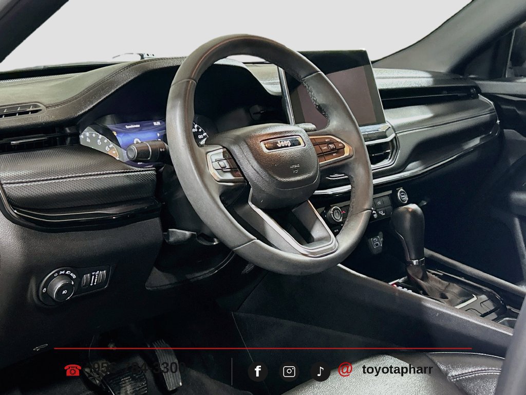 Used 2022 Jeep Compass Latitude FWD image 9