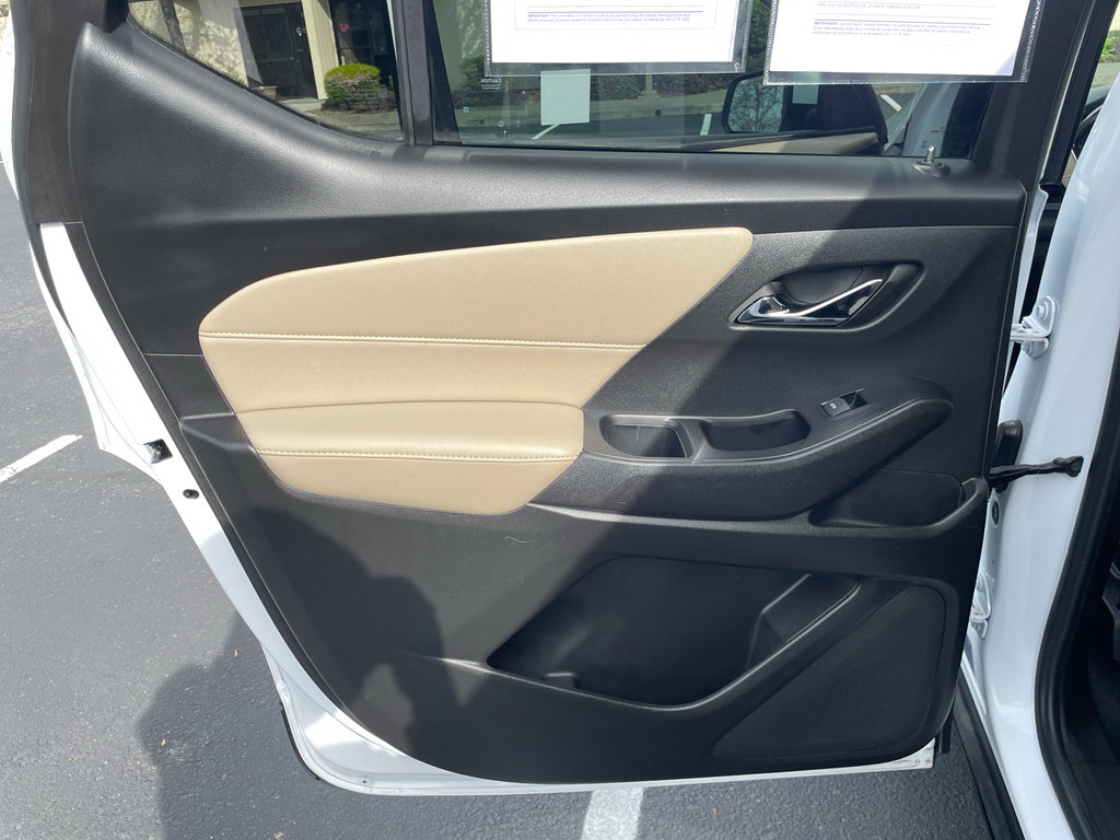 Used 2023 Chevrolet Traverse LS w/ Safety Package image 32