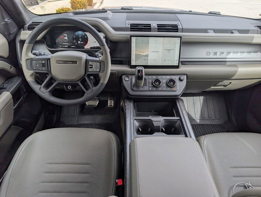 Certified 2025 Land Rover Defender 110 image 10