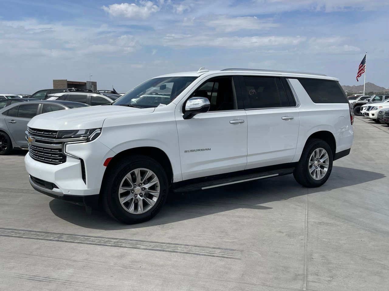 Used 2023 Chevrolet Suburban Premier image 4