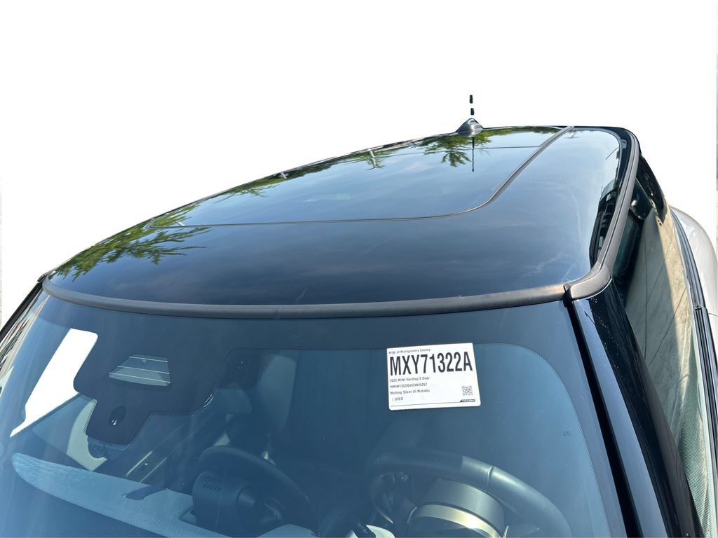 Used 2025 MINI Cooper 2-Door Hardtop FWD image 11