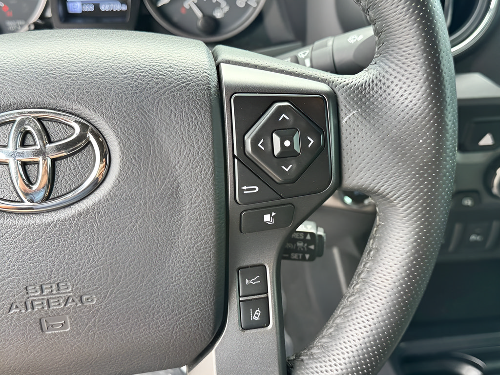 Used 2022 Toyota Tacoma TRD Off-Road w/ Technology Package AWD/4WD image 20