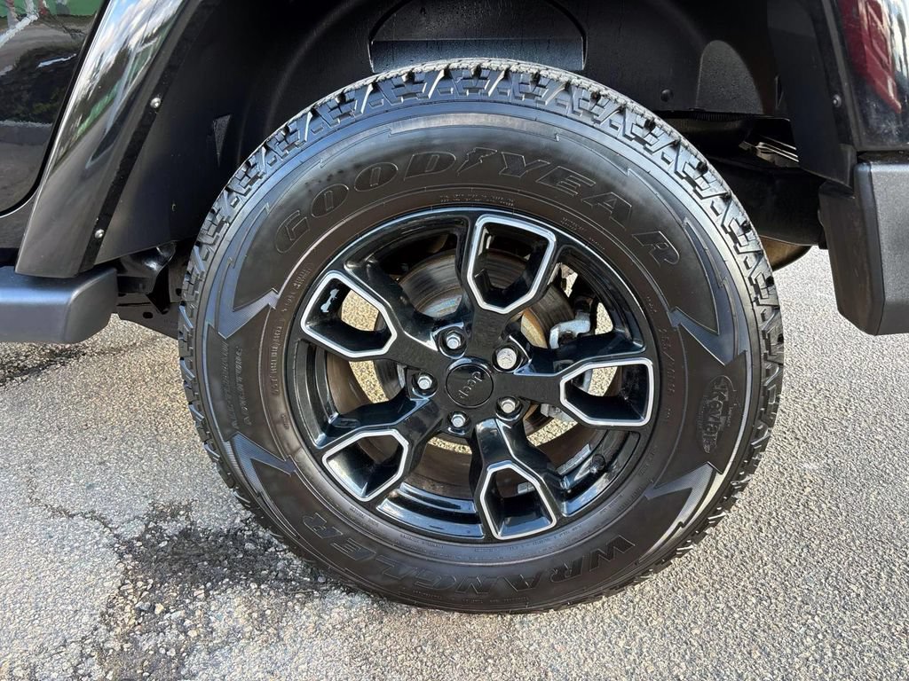 Used 2017 Jeep Wrangler Unlimited Sahara AWD/4WD image 26