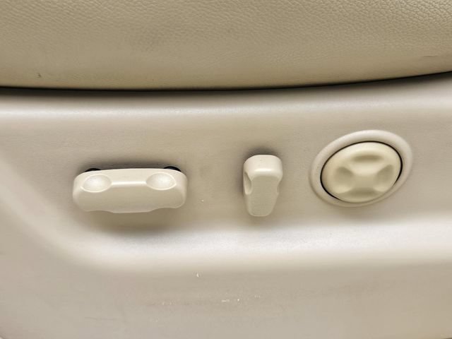 Used 2013 Chevrolet Avalanche LTZ RWD image 19