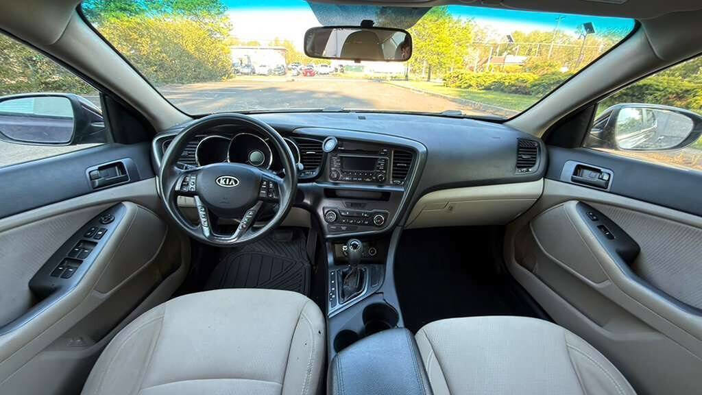 Used 2012 Kia Optima LX FWD image 19