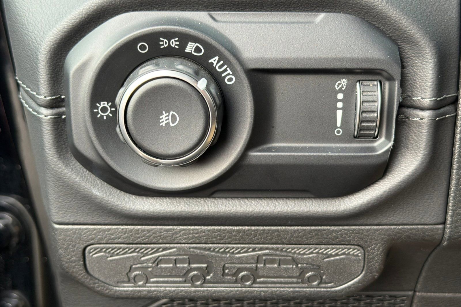 Used 2024 Jeep Wrangler Sahara image 36