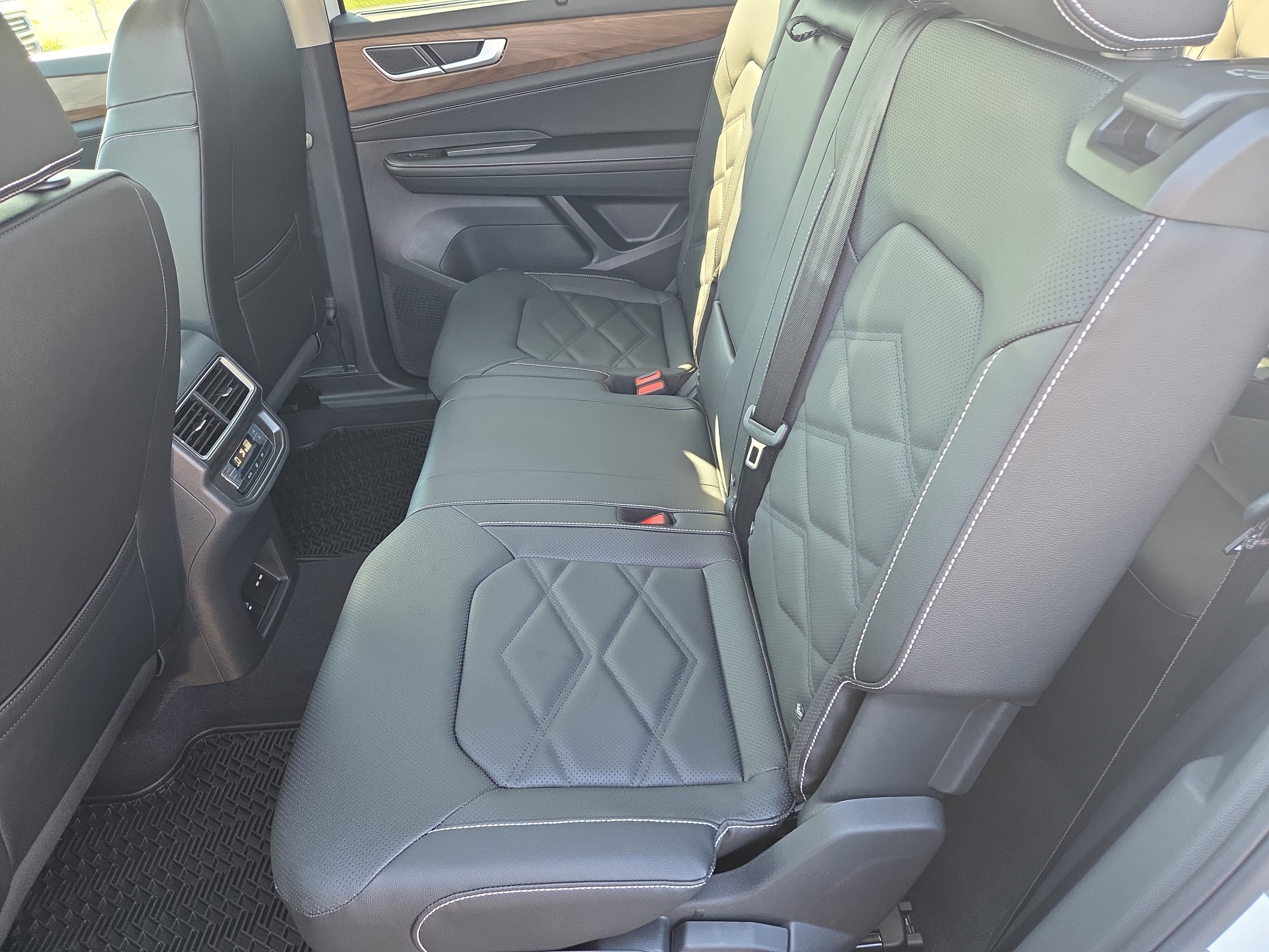 New 2026 Volkswagen Atlas SE image 6