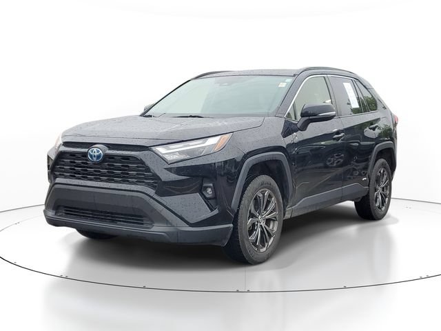 Used 2022 Toyota RAV4 XLE Premium AWD/4WD image 2
